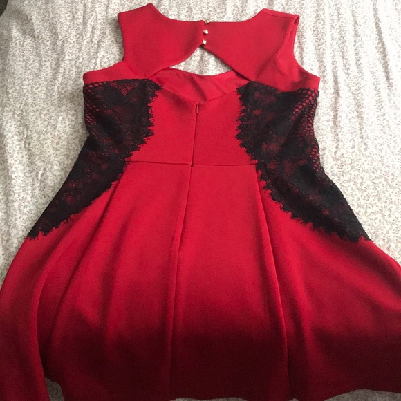 Thick material red dress - Picture 3 of 3